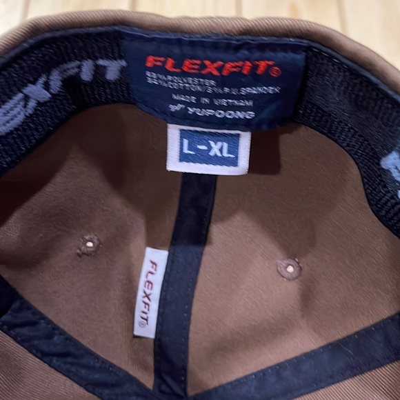 Brown flex fit cap - Picture 3 of 3
